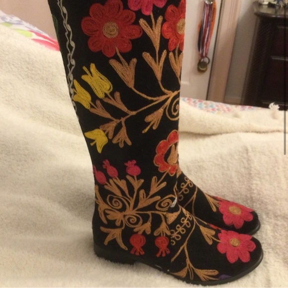 BLACK MULTI MIX HAND EMBROIDERED TALL ROUND TOE BOOTS - Picture 4 of 8